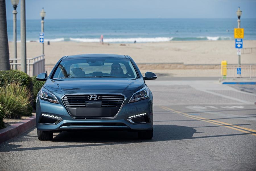  Hyundai Sonata PHEV 2015 года  (фото 24 из 35)